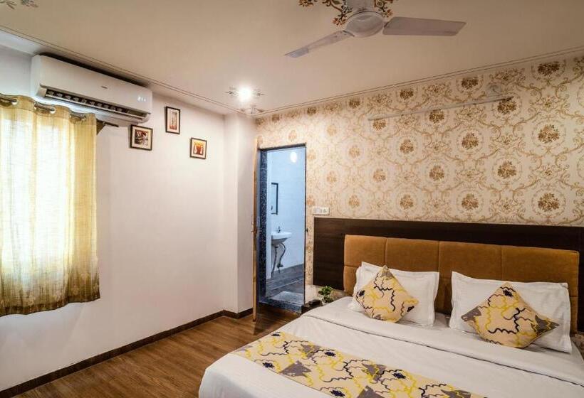 디럭스 룸, Tripli Hotels Arunoday Palace