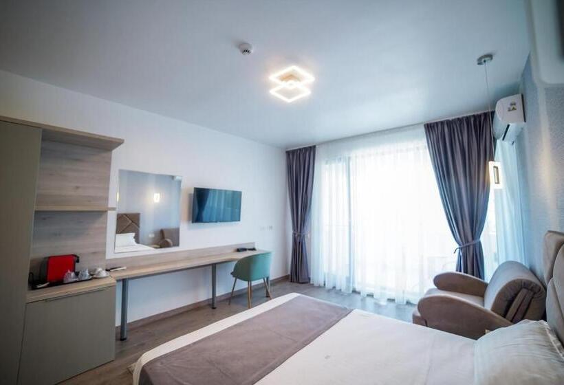 اتاق لوکس, Ana Eforie