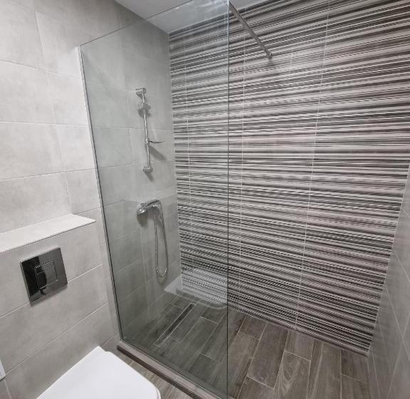 اتاق استاندارد سه تخته با بالکن, Ana Eforie