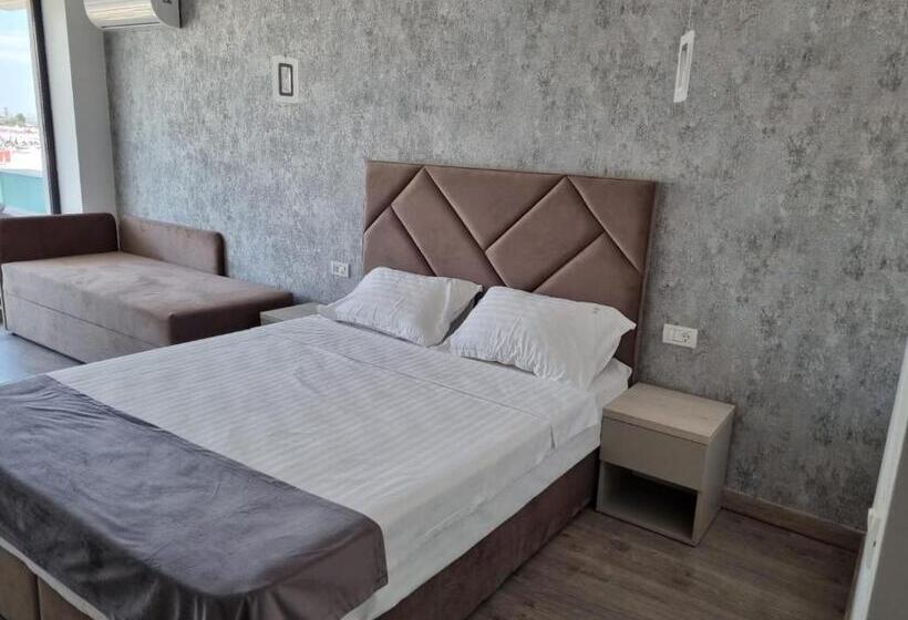 اتاق استاندارد سه تخته با بالکن, Ana Eforie