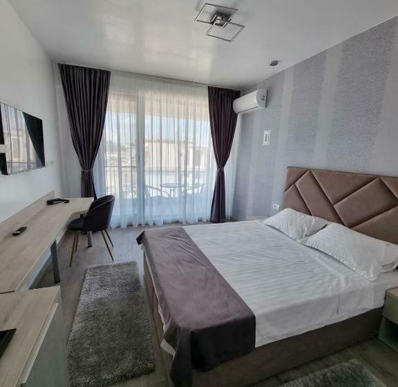 اتاق لوکس با چشمانداز دریا, Ana Eforie