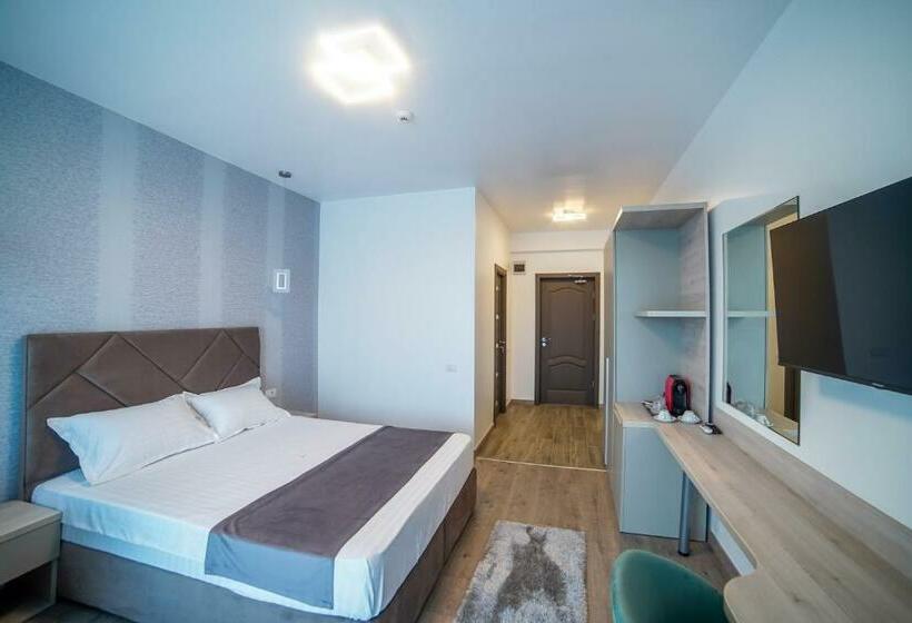 اتاق لوکس با چشمانداز دریا, Ana Eforie