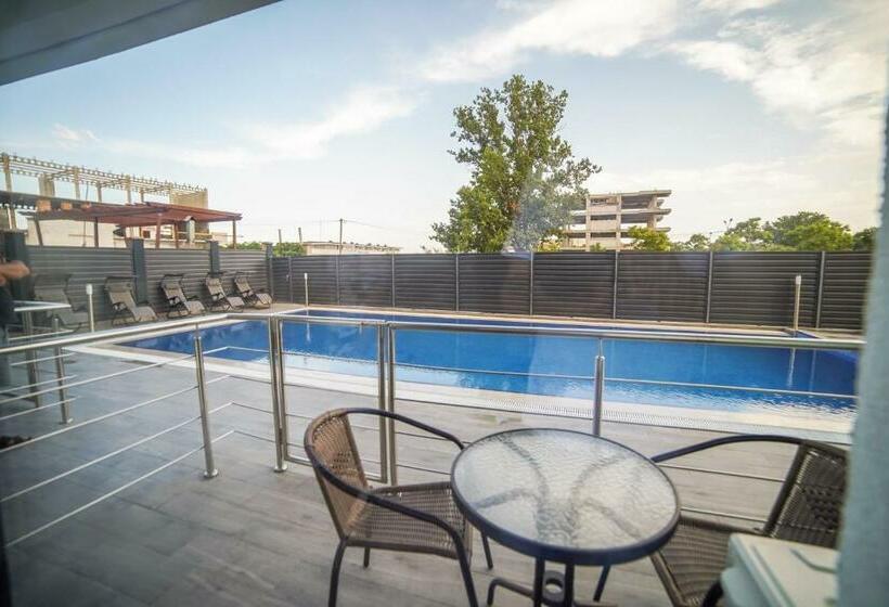 اتاق استاندارد با چشمانداز استخر, Ana Eforie