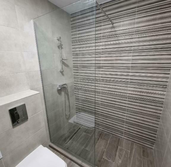 اتاق استاندارد با چشمانداز استخر, Ana Eforie