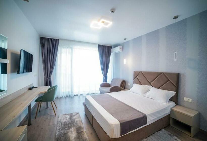 اتاق لوکس, Ana Eforie