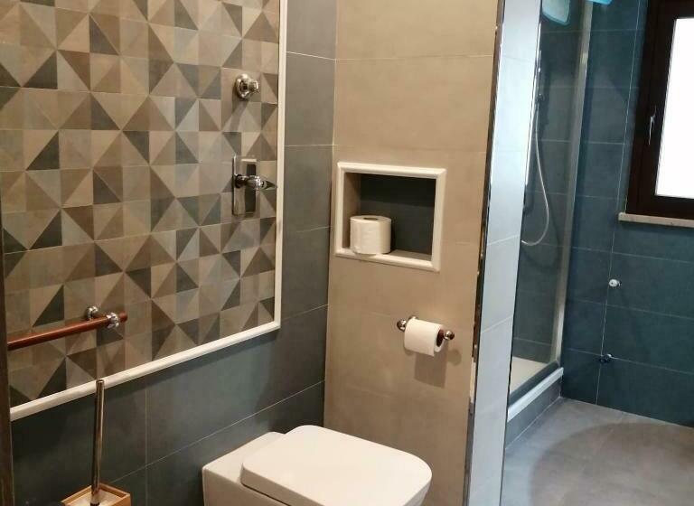 带泳池的标准三人间, Ivana Home