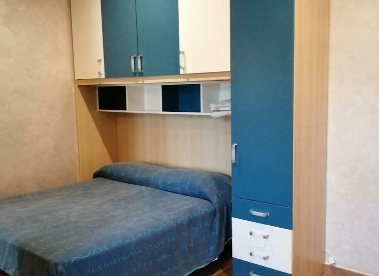 带泳池的标准三人间, Ivana Home