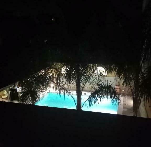 带泳池的标准三人间, Ivana Home