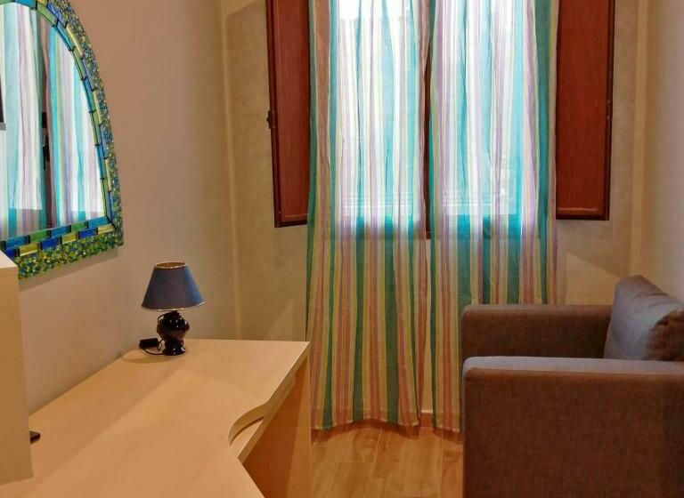 带泳池的标准三人间, Ivana Home