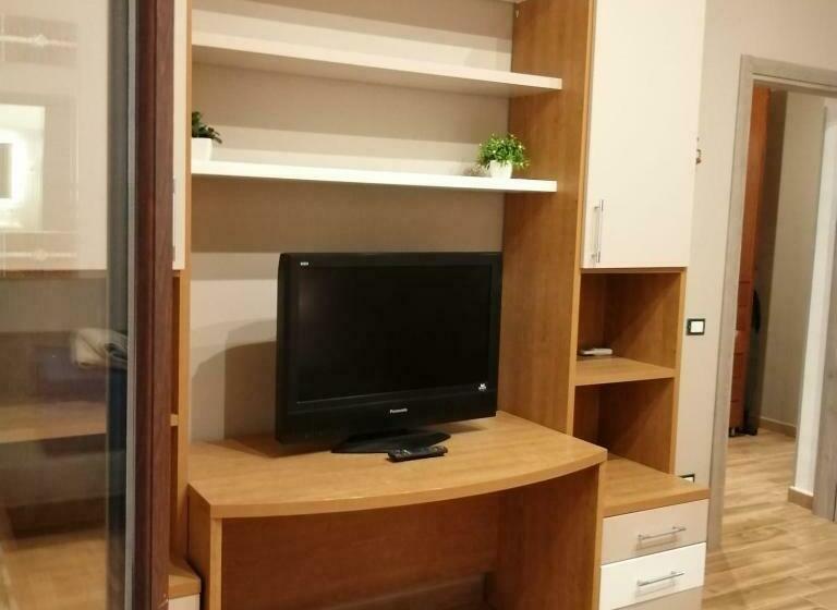 标准三人间, Ivana Home