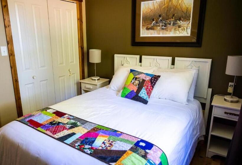 带大床的标准间, Upper Humber Settlement A Farmstay B&b