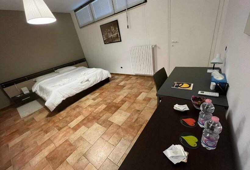 חדר סופריור, Frank’s House 41 Underground