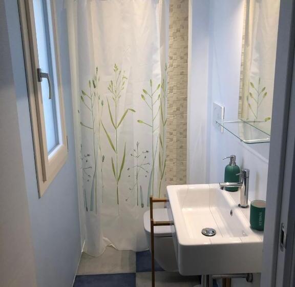 סטודיו דלוקס, Frank’s House 41 Underground