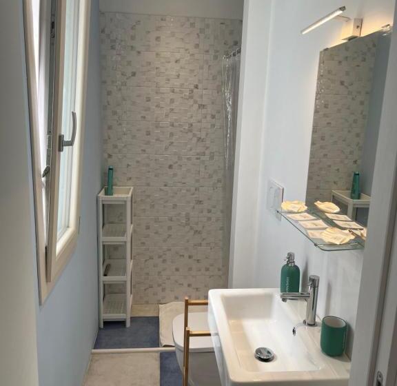 סטודיו דלוקס, Frank’s House 41 Underground