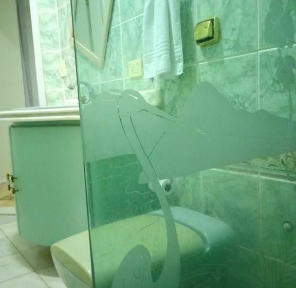 غرفة عائلية, Acomodações Anfitriã