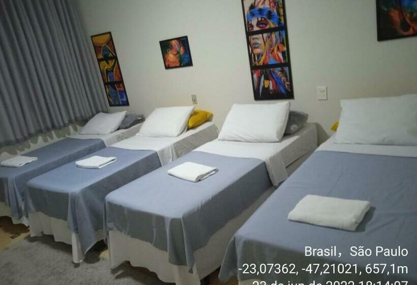 غرفة عائلية, Acomodações Anfitriã