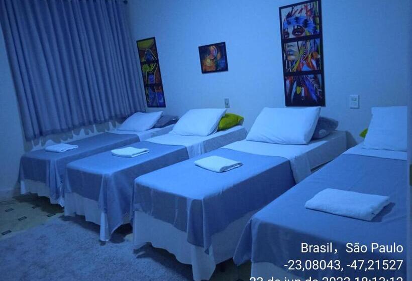 غرفة عائلية, Acomodações Anfitriã