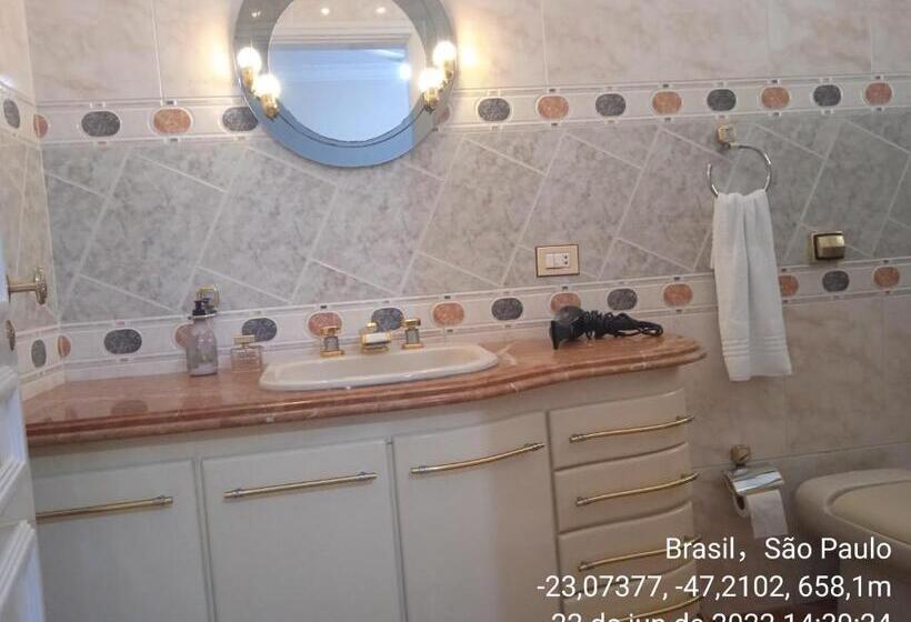 غرفة ديلوكس ثلاثية, Acomodações Anfitriã