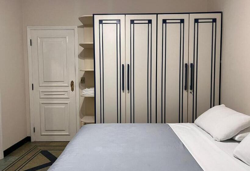 غرفة إدارية ثلاثية, Acomodações Anfitriã