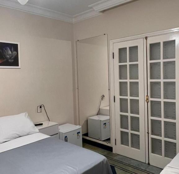 غرفة إدارية ثلاثية, Acomodações Anfitriã