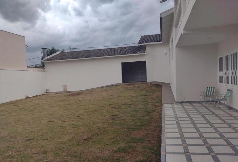 Triplo Executivo, Acomodações Anfitriã
