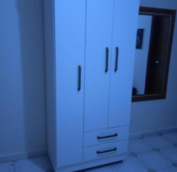 غرفة أساسية فردية, Acomodações Anfitriã