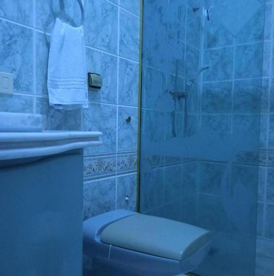 غرفة عائلية, Acomodações Anfitriã