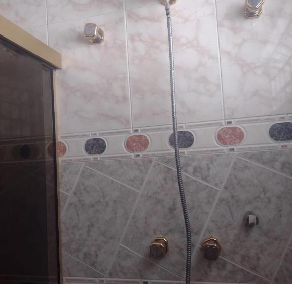 غرفة ديلوكس ثلاثية, Acomodações Anfitriã