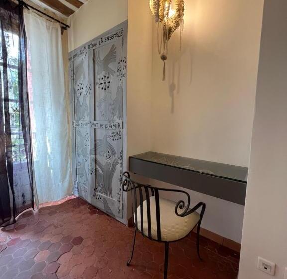 Номер Стандарт, Le Regardeur