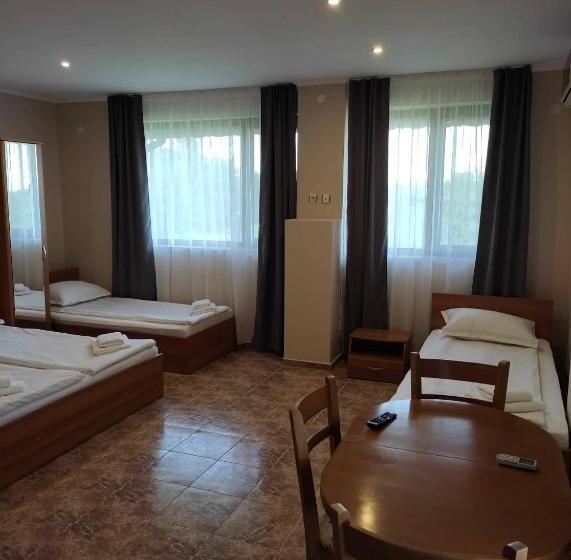 4인용 스탠다드 룸, семеен хотел свети георги