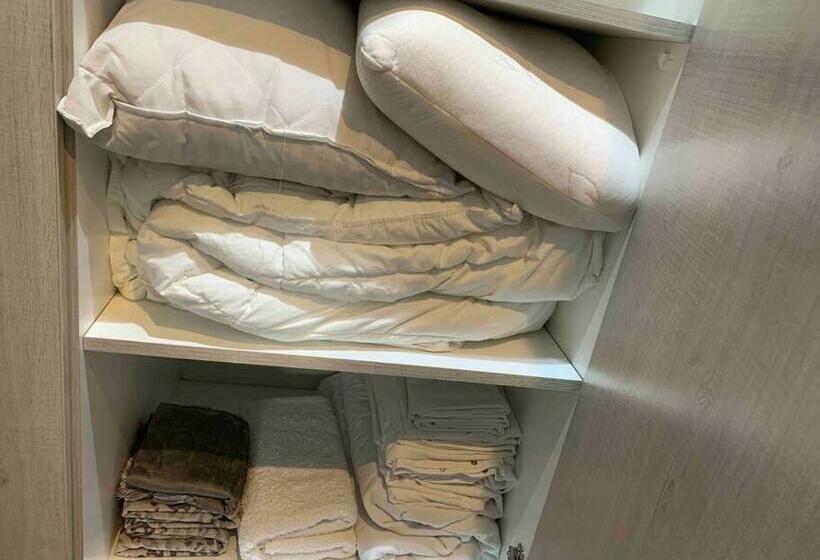 스탠다드 스튜디오, Best Luxurious Studio, City Center, 24 Hrs Power