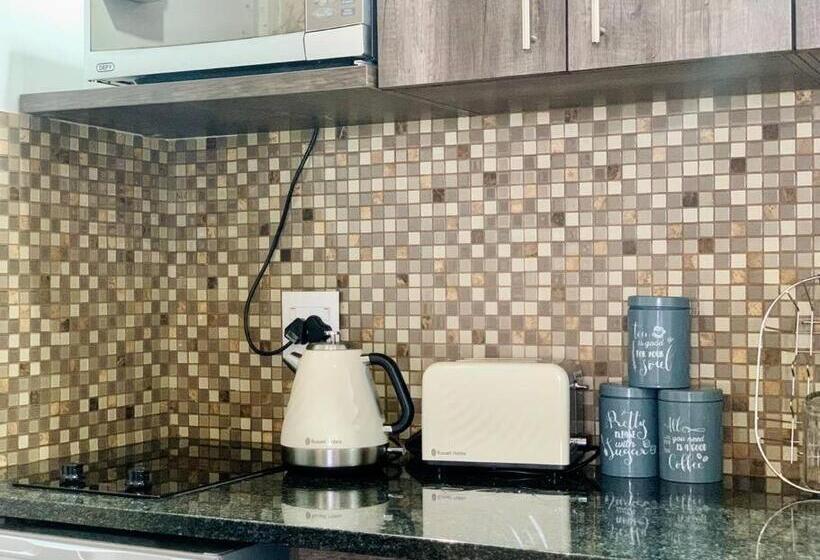 스탠다드 스튜디오, Best Luxurious Studio, City Center, 24 Hrs Power