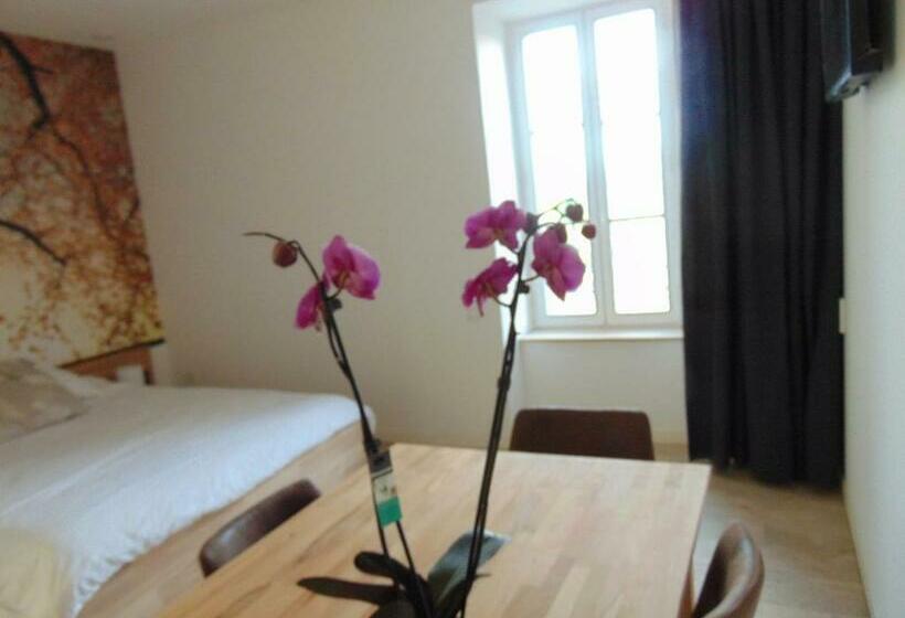 חדר משפחתי, Relais De La Diligence