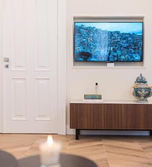 Апартаменты 1 Спальня с Балконом, Naxi Suites