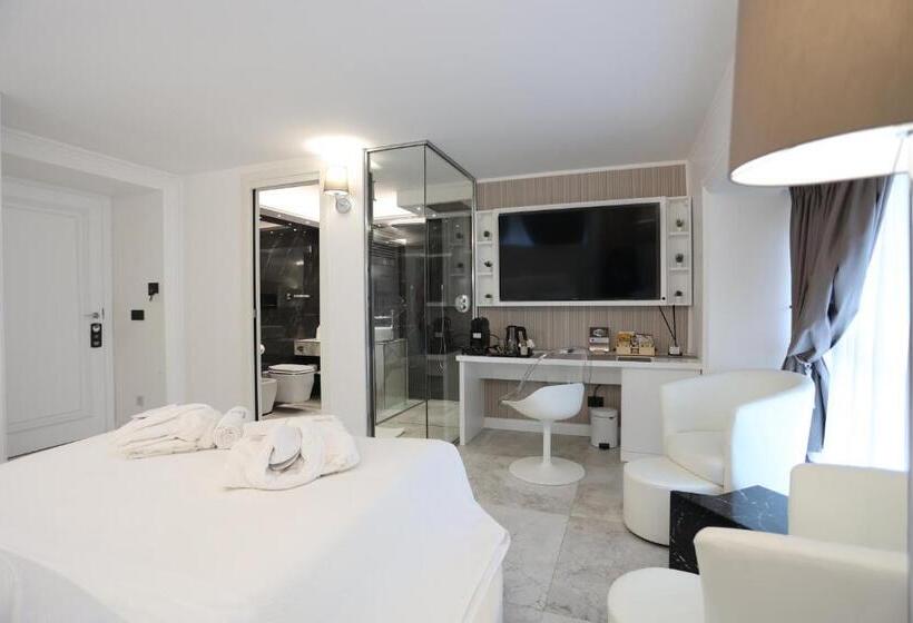 디럭스 룸 킹사이즈 침대, Domus De Cinti