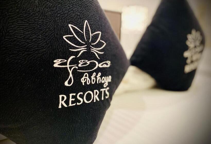 חדר דלוקס לארבעה, Abhaya Resorts