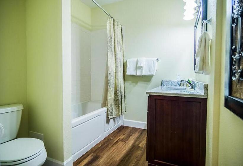 اتاق استاندارد با وان آب گرم, The Campbell House Inn