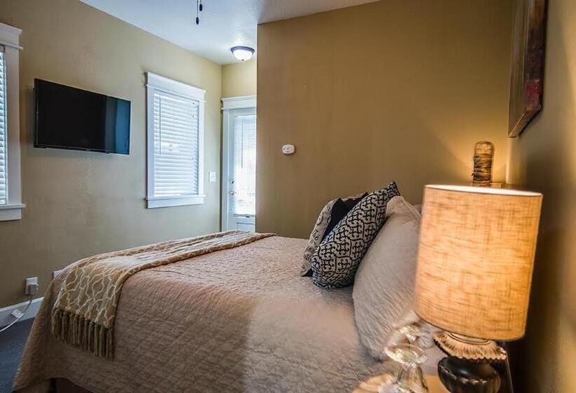 اتاق استاندارد با وان آب گرم, The Campbell House Inn