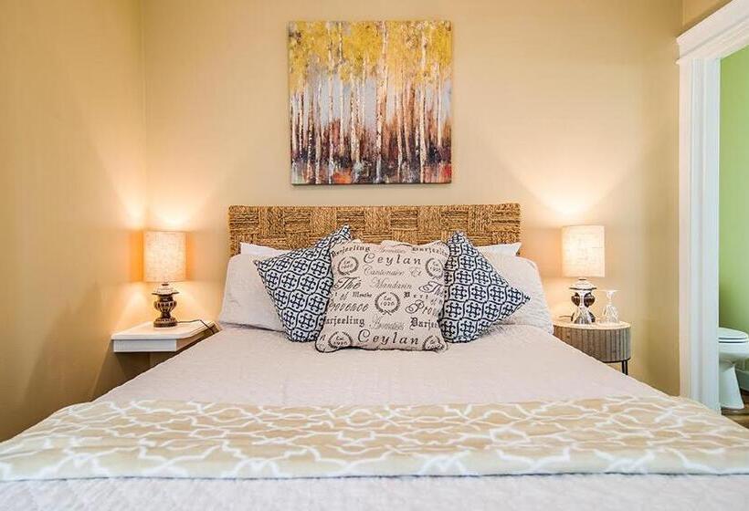 اتاق استاندارد با وان آب گرم, The Campbell House Inn