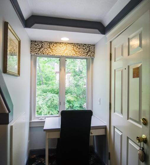 اتاق استاندارد با چشمانداز باغ, The Campbell House Inn