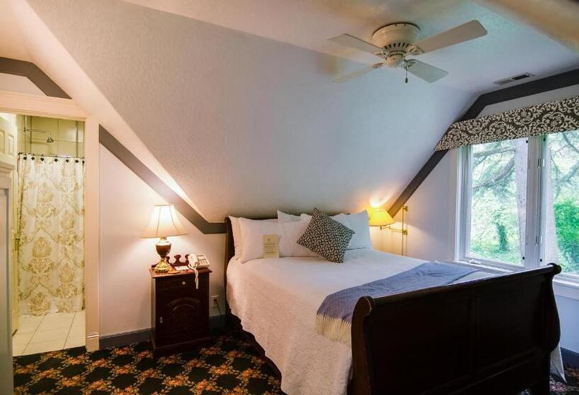 اتاق استاندارد با چشمانداز باغ, The Campbell House Inn