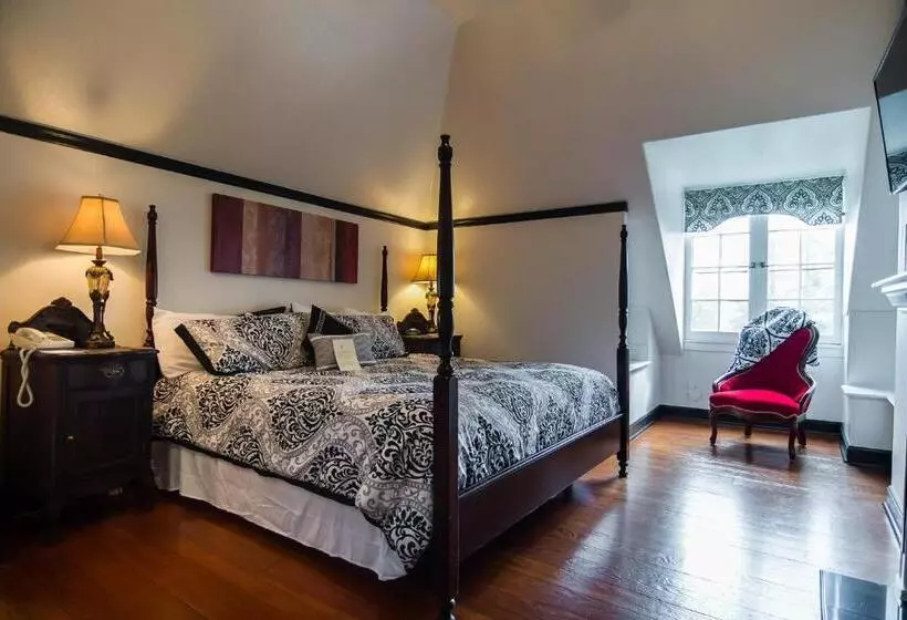 キングサイズベッドのデラックスルーム, The Campbell House Inn