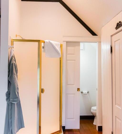 اتاق لوکس با تخت بزرگ, The Campbell House Inn