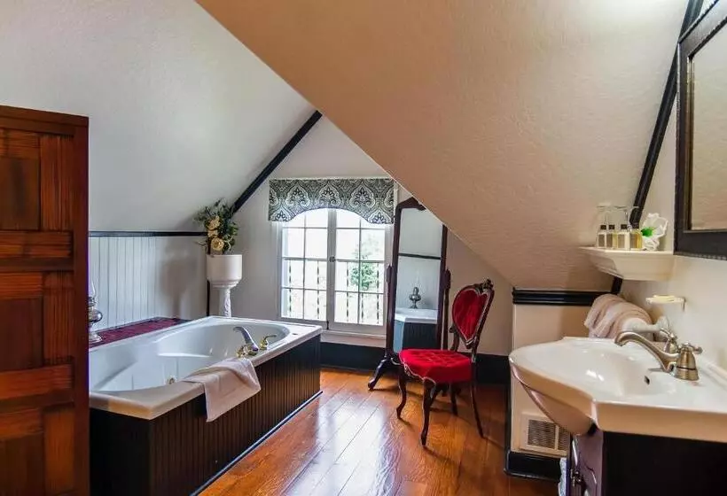 キングサイズベッドのデラックスルーム, The Campbell House Inn