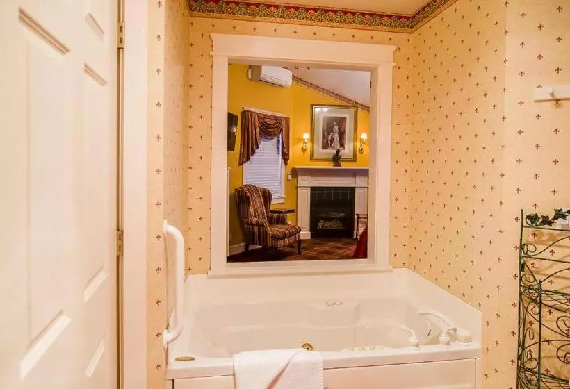 身障者適用キングサイズベッドルーム, The Campbell House Inn