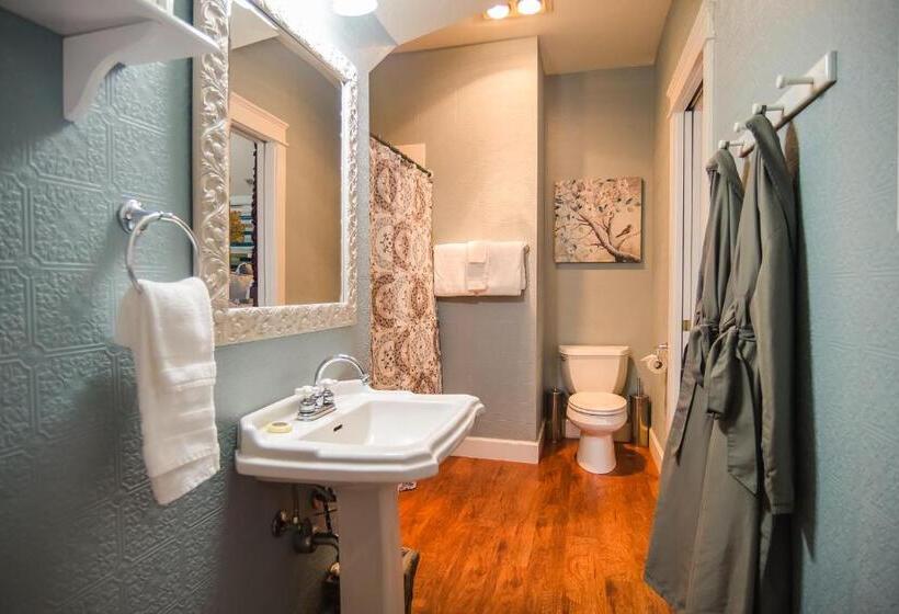 اتاق لوکس, The Campbell House Inn