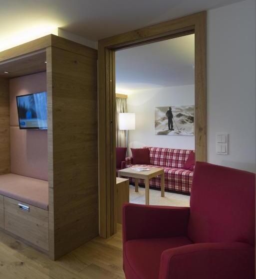 جناح جونيور, Garni Panorama