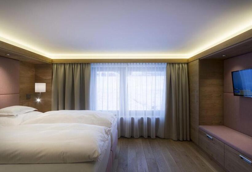 جناح جونيور, Garni Panorama