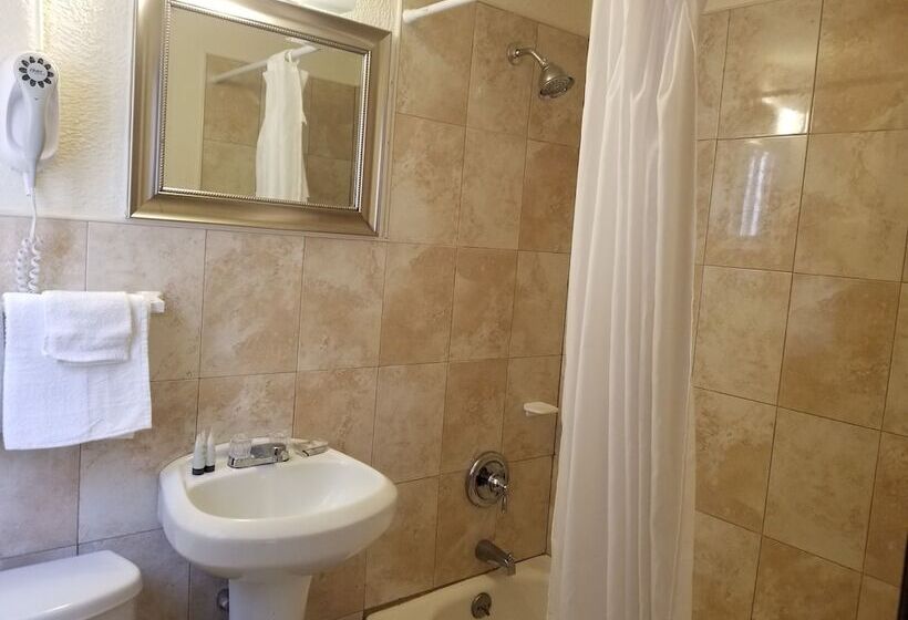 جناح عائلي, Parkway Inn