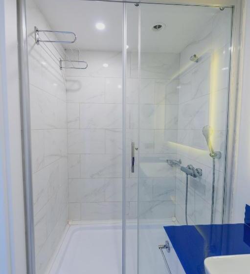 اتاق استاندارد سه تخته با بالکن, Orbi City Sea View